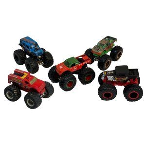 Mattel Hot Wheels Monster Trucks 1-64 Sriracha Jeep Baja Backdraft Skull Lot 5
